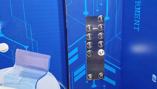 电梯5楼按键实景图